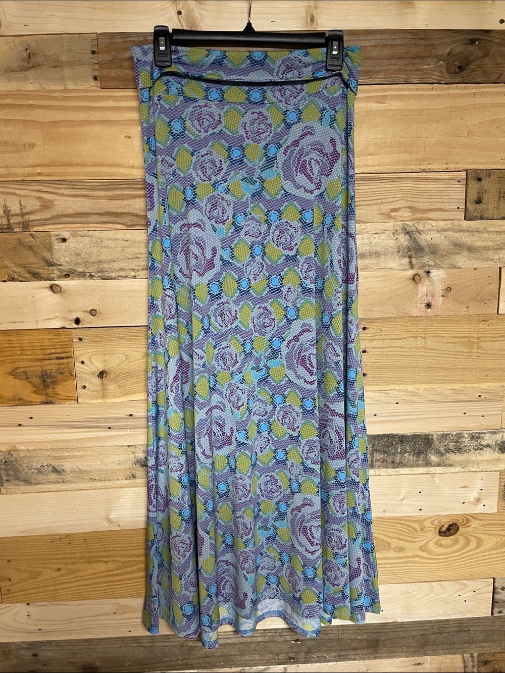 size XS LulaRoe Maxi skirt
Super stretchy and flowy